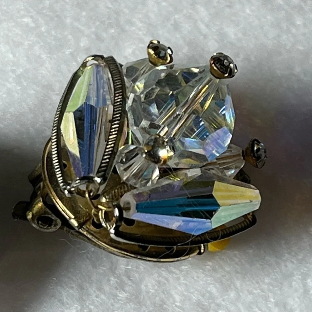 Vintage Clip Earrings iridescent chunky retro  goldtone clip.